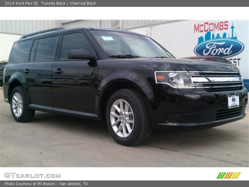 Tuxedo Black / Charcoal Black 2014 Ford Flex SE