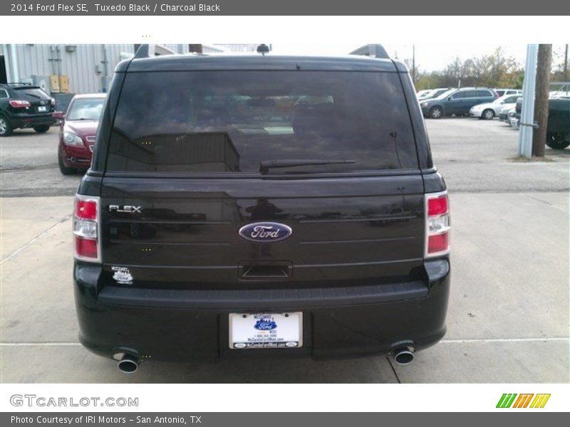 Tuxedo Black / Charcoal Black 2014 Ford Flex SE