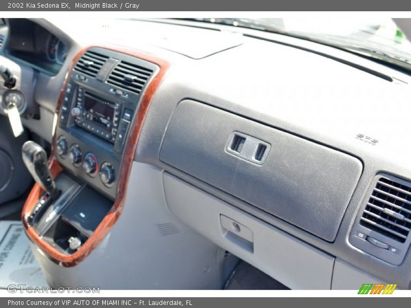 Midnight Black / Gray 2002 Kia Sedona EX