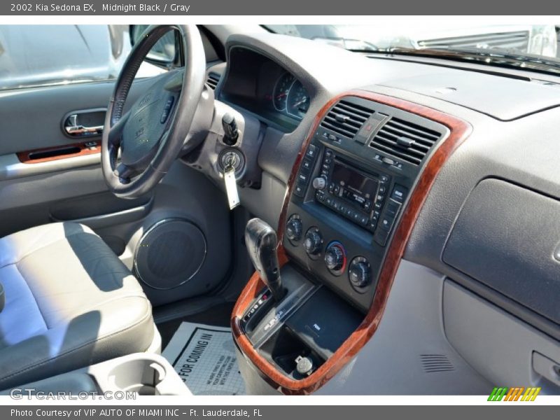 Midnight Black / Gray 2002 Kia Sedona EX