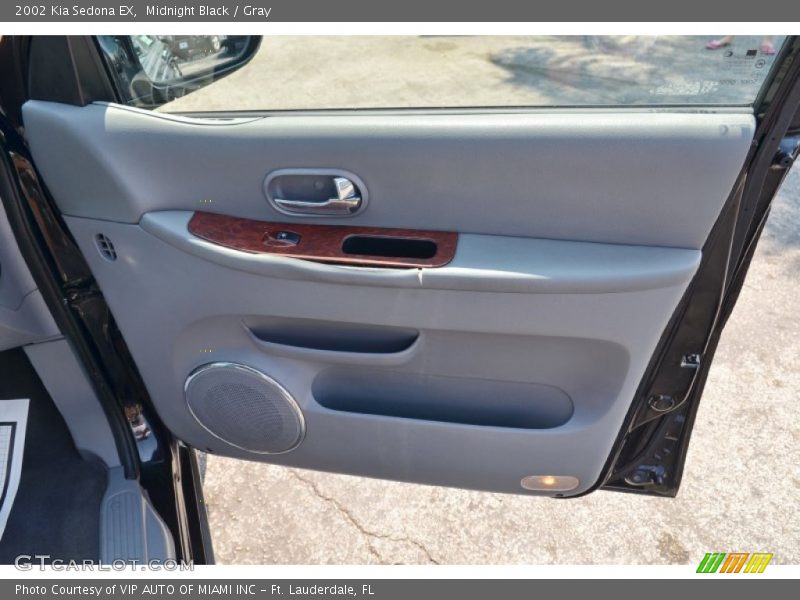 Midnight Black / Gray 2002 Kia Sedona EX
