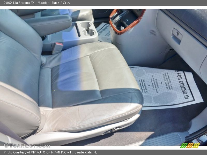 Midnight Black / Gray 2002 Kia Sedona EX