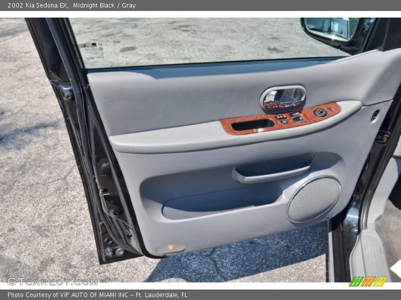 Midnight Black / Gray 2002 Kia Sedona EX