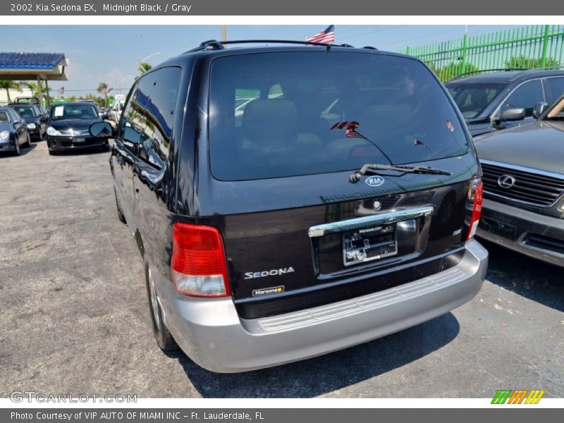Midnight Black / Gray 2002 Kia Sedona EX