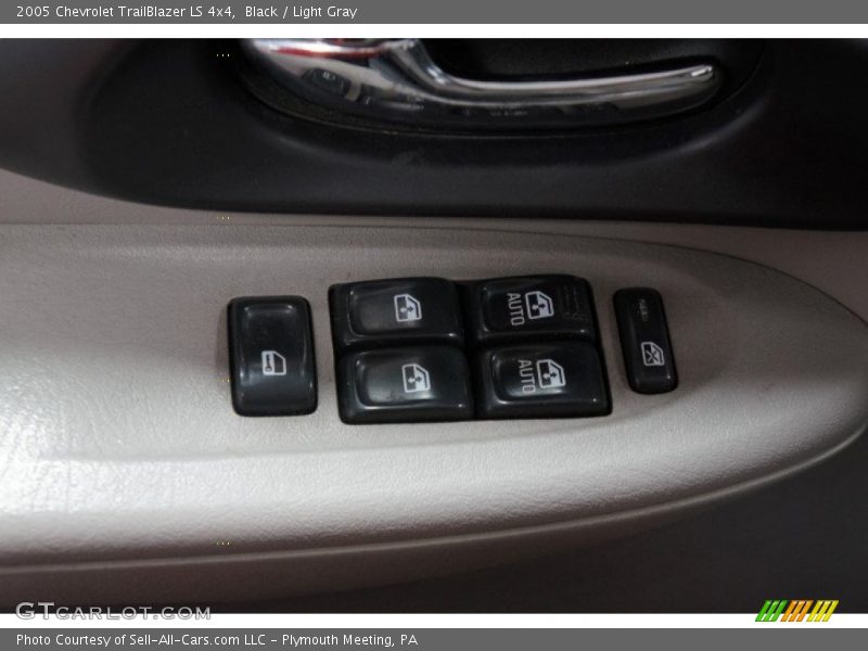 Black / Light Gray 2005 Chevrolet TrailBlazer LS 4x4