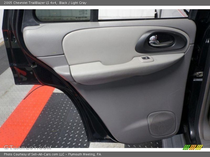 Black / Light Gray 2005 Chevrolet TrailBlazer LS 4x4