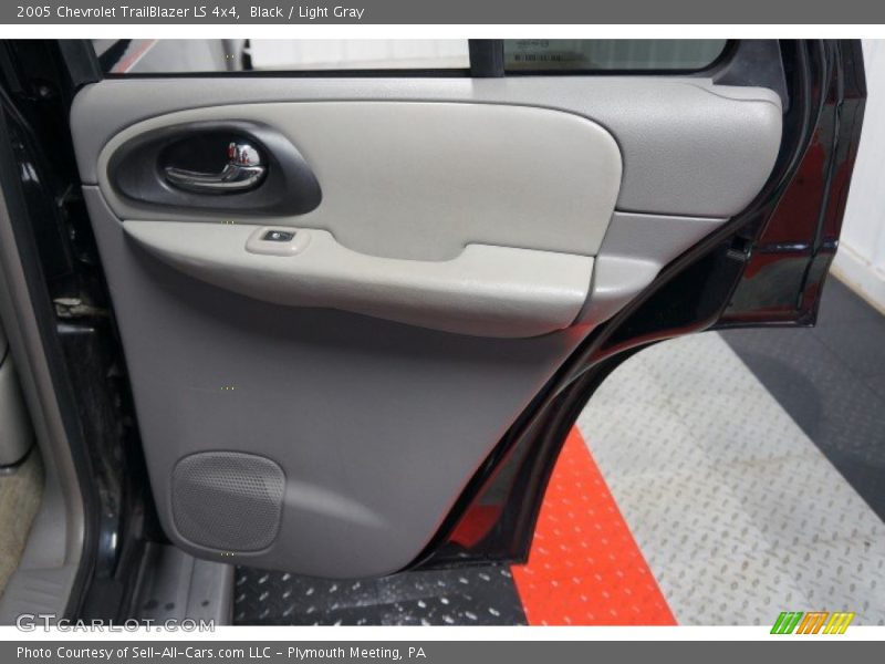 Black / Light Gray 2005 Chevrolet TrailBlazer LS 4x4