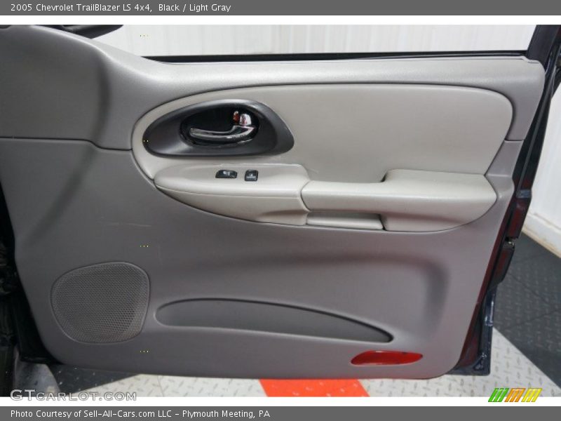 Black / Light Gray 2005 Chevrolet TrailBlazer LS 4x4