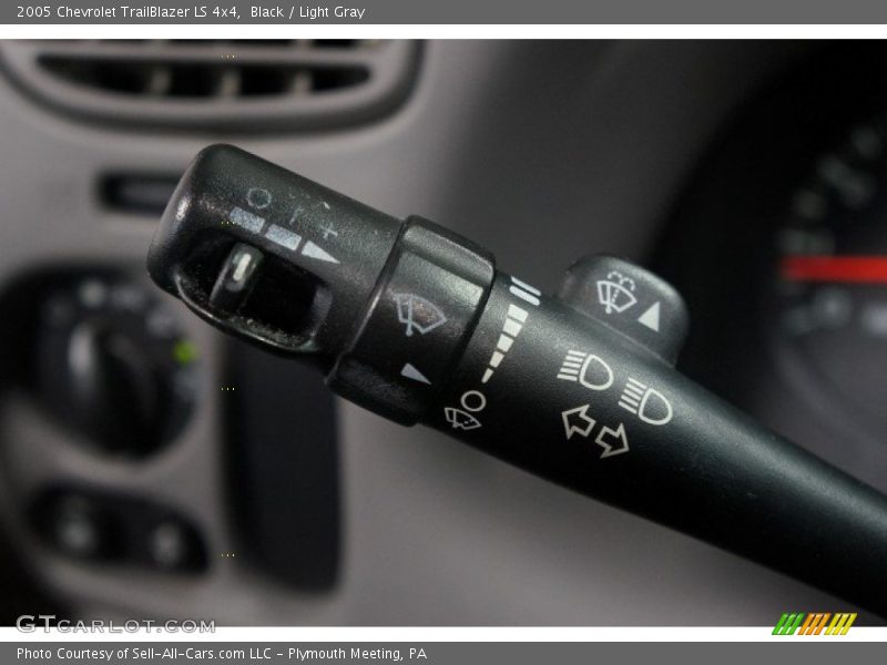 Black / Light Gray 2005 Chevrolet TrailBlazer LS 4x4