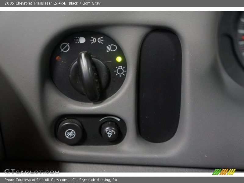 Black / Light Gray 2005 Chevrolet TrailBlazer LS 4x4