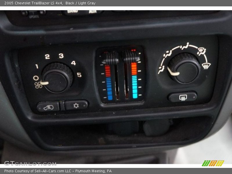 Black / Light Gray 2005 Chevrolet TrailBlazer LS 4x4