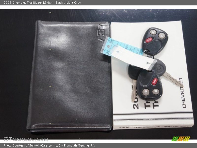 Black / Light Gray 2005 Chevrolet TrailBlazer LS 4x4