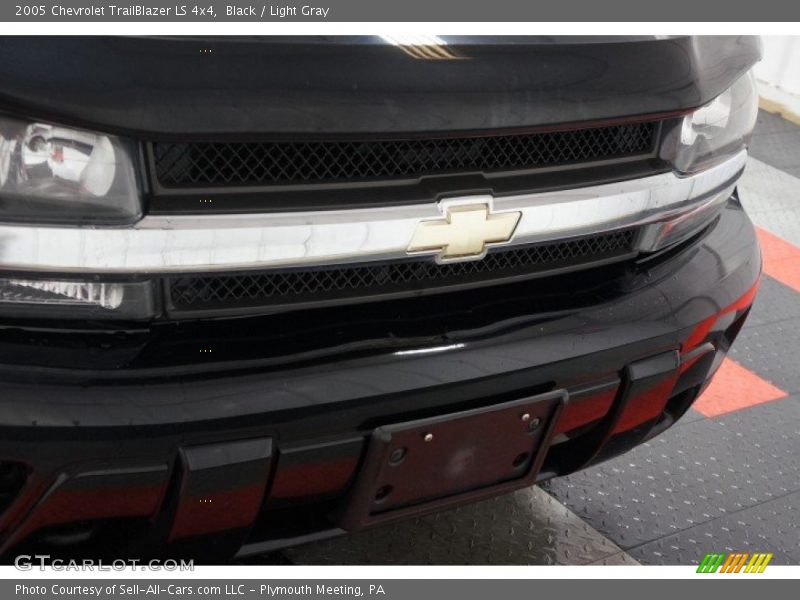 Black / Light Gray 2005 Chevrolet TrailBlazer LS 4x4