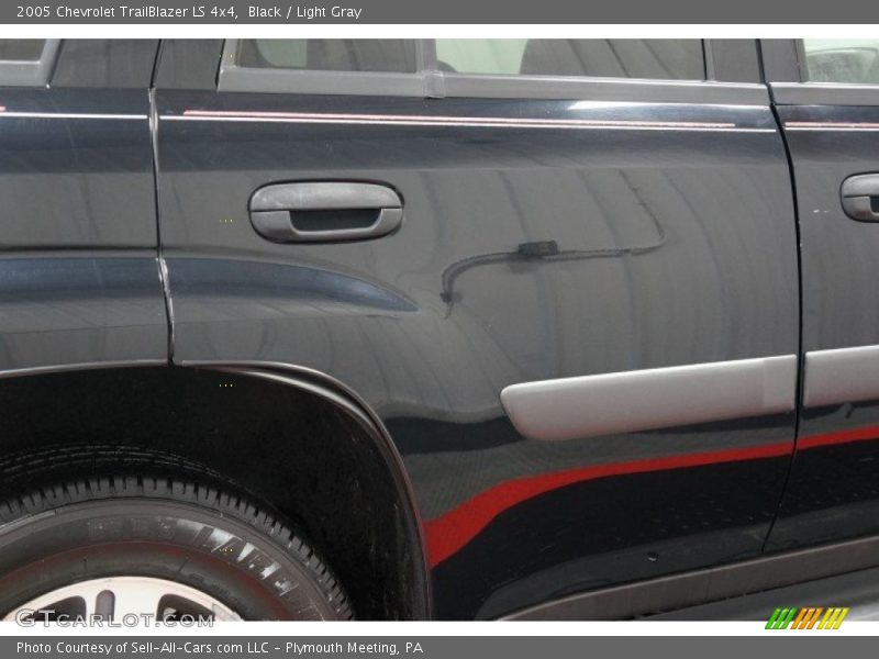 Black / Light Gray 2005 Chevrolet TrailBlazer LS 4x4
