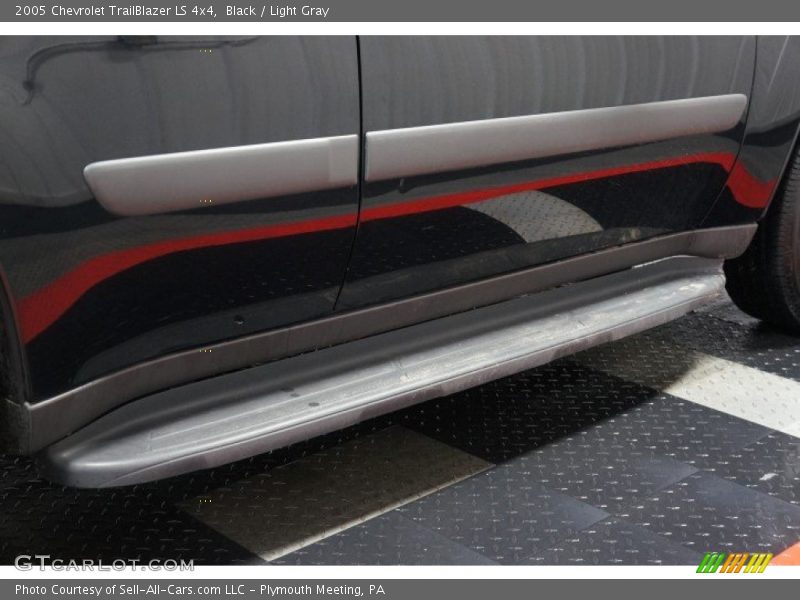 Black / Light Gray 2005 Chevrolet TrailBlazer LS 4x4