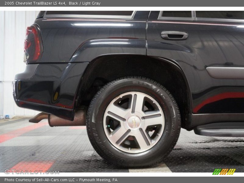 Black / Light Gray 2005 Chevrolet TrailBlazer LS 4x4
