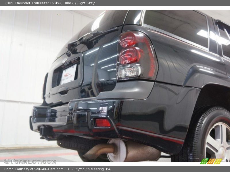 Black / Light Gray 2005 Chevrolet TrailBlazer LS 4x4