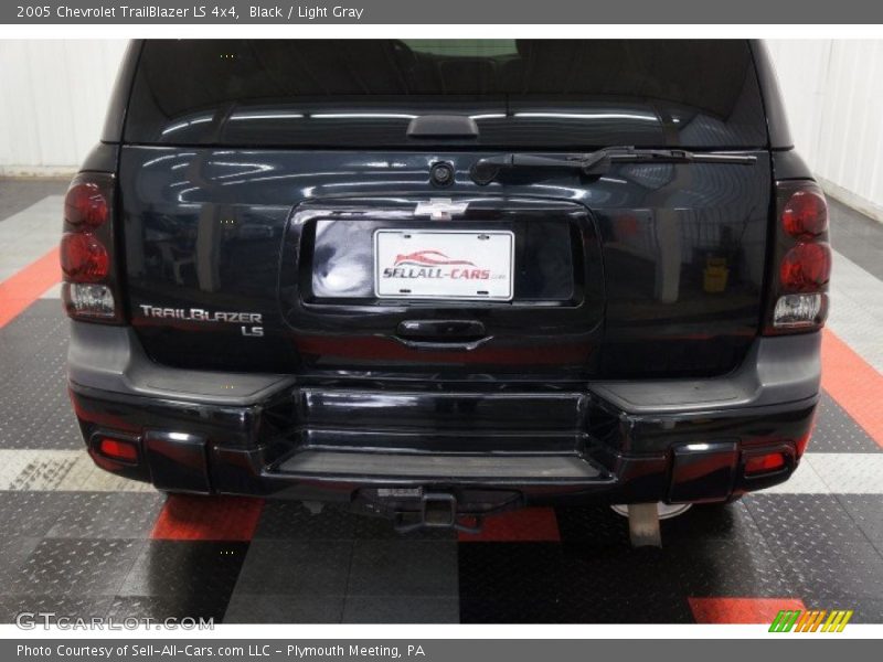Black / Light Gray 2005 Chevrolet TrailBlazer LS 4x4
