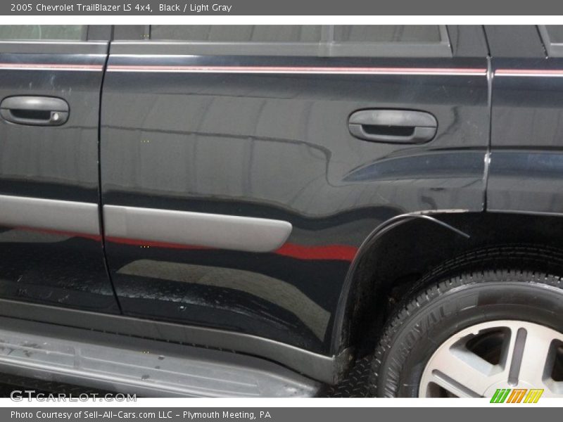 Black / Light Gray 2005 Chevrolet TrailBlazer LS 4x4