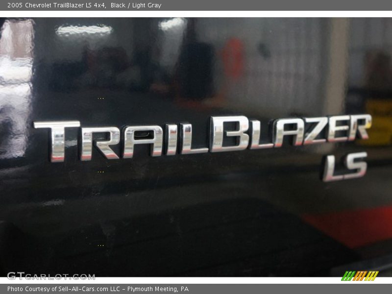 Black / Light Gray 2005 Chevrolet TrailBlazer LS 4x4