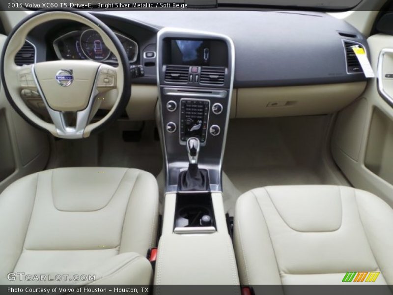 Dashboard of 2015 XC60 T5 Drive-E