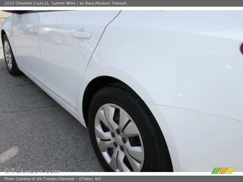 Summit White / Jet Black/Medium Titanium 2013 Chevrolet Cruze LS