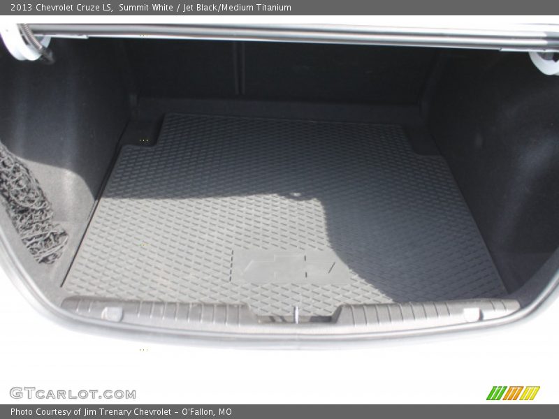 Summit White / Jet Black/Medium Titanium 2013 Chevrolet Cruze LS