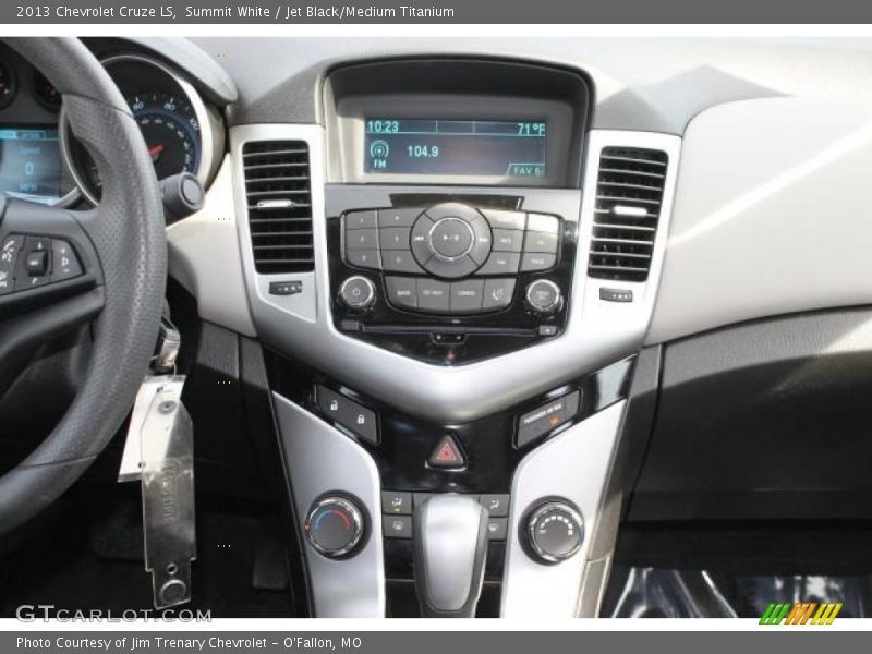 Summit White / Jet Black/Medium Titanium 2013 Chevrolet Cruze LS