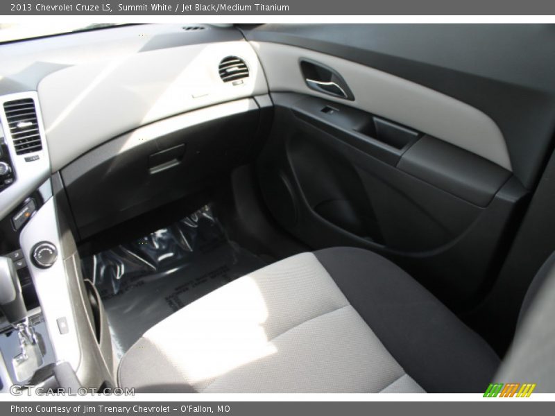 Summit White / Jet Black/Medium Titanium 2013 Chevrolet Cruze LS
