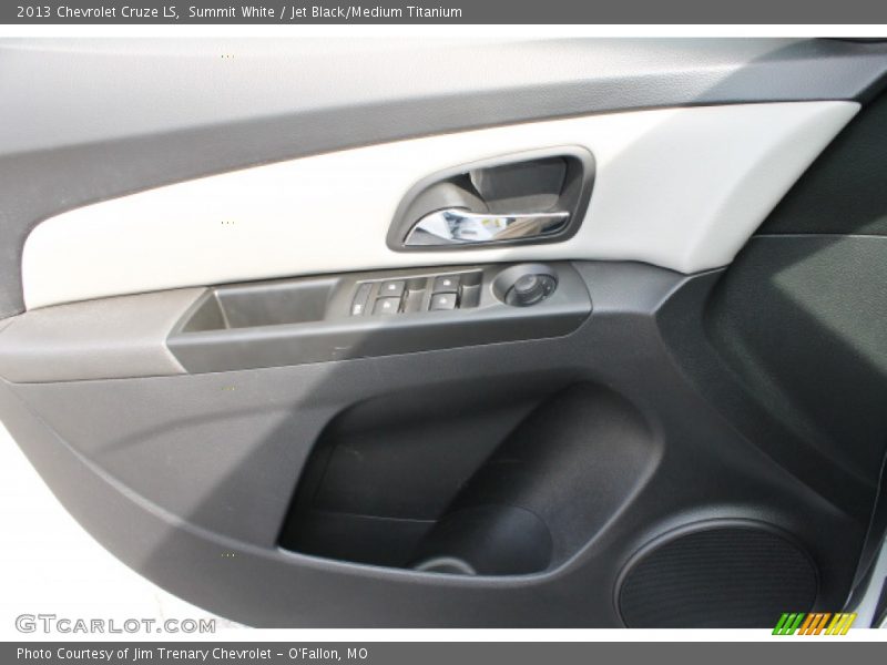 Summit White / Jet Black/Medium Titanium 2013 Chevrolet Cruze LS