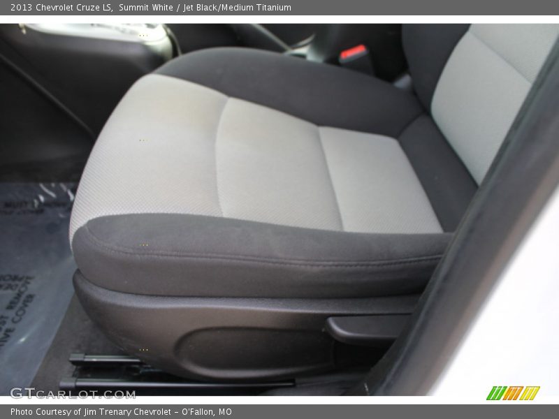 Summit White / Jet Black/Medium Titanium 2013 Chevrolet Cruze LS