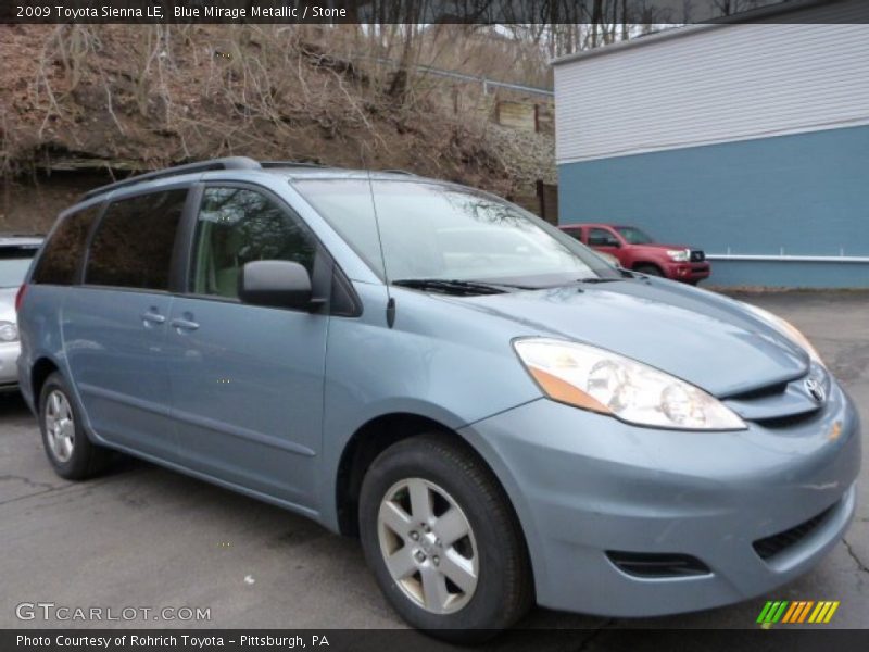 Front 3/4 View of 2009 Sienna LE