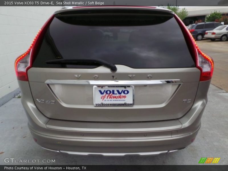 Sea Shell Metallic / Soft Beige 2015 Volvo XC60 T5 Drive-E