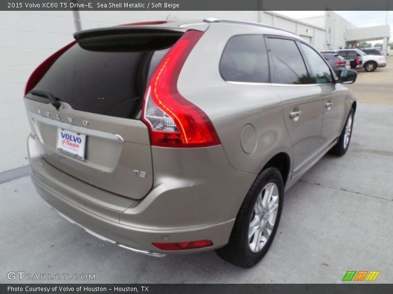 Sea Shell Metallic / Soft Beige 2015 Volvo XC60 T5 Drive-E