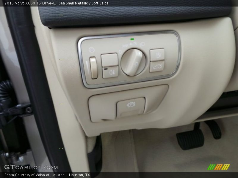 Sea Shell Metallic / Soft Beige 2015 Volvo XC60 T5 Drive-E