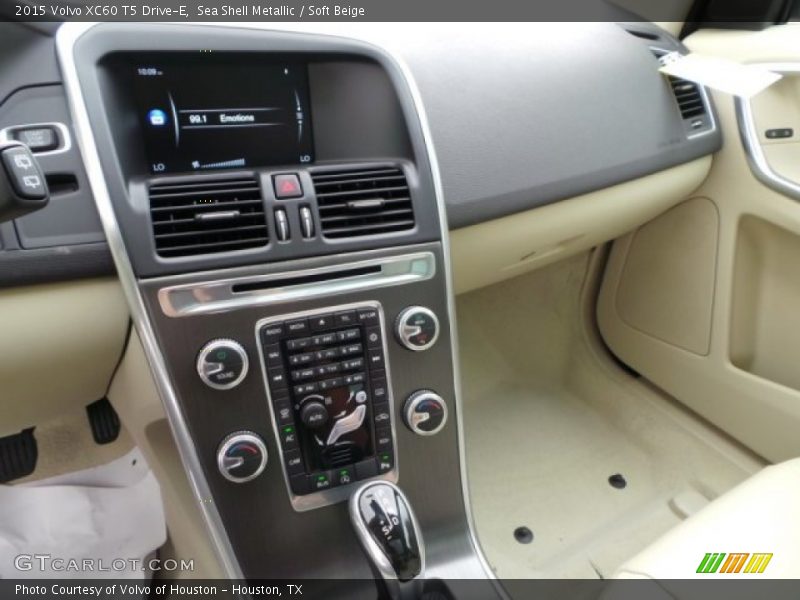 Sea Shell Metallic / Soft Beige 2015 Volvo XC60 T5 Drive-E