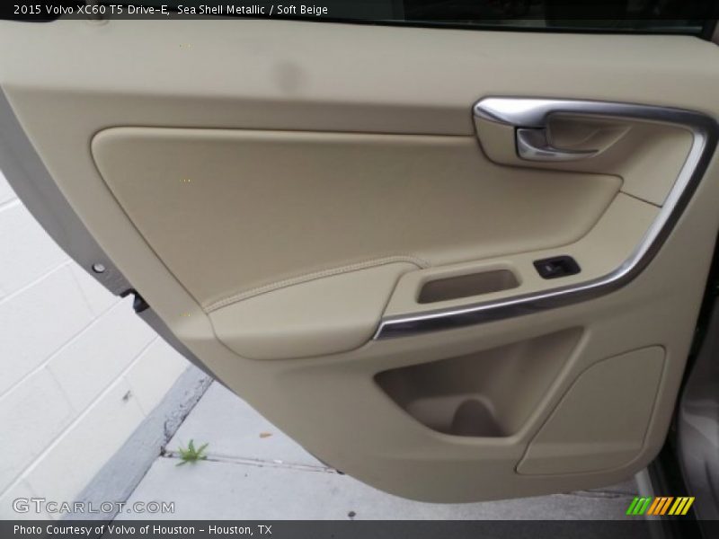 Sea Shell Metallic / Soft Beige 2015 Volvo XC60 T5 Drive-E
