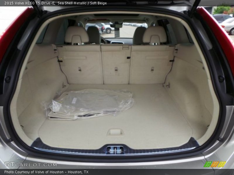 Sea Shell Metallic / Soft Beige 2015 Volvo XC60 T5 Drive-E