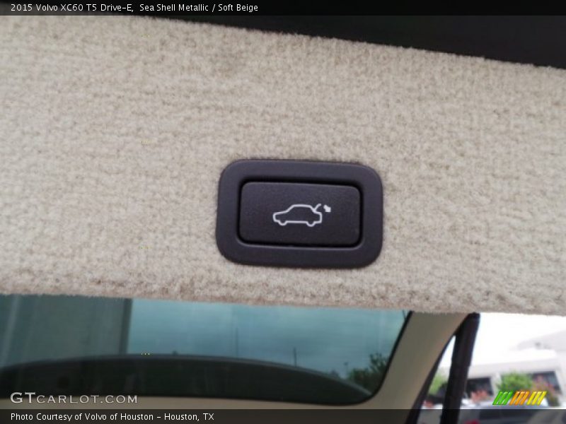 Sea Shell Metallic / Soft Beige 2015 Volvo XC60 T5 Drive-E