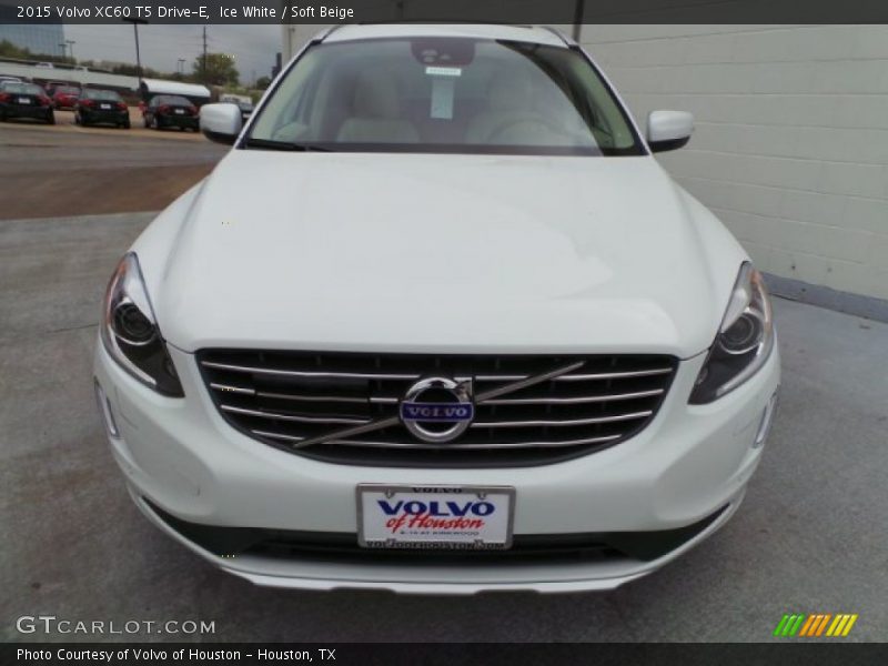 Ice White / Soft Beige 2015 Volvo XC60 T5 Drive-E
