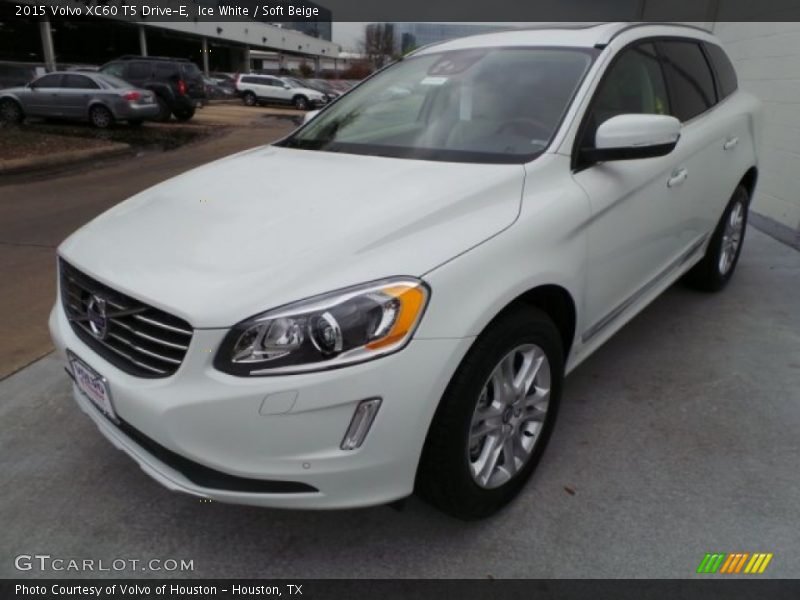 Ice White / Soft Beige 2015 Volvo XC60 T5 Drive-E