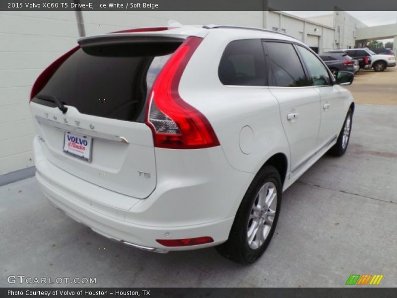 Ice White / Soft Beige 2015 Volvo XC60 T5 Drive-E