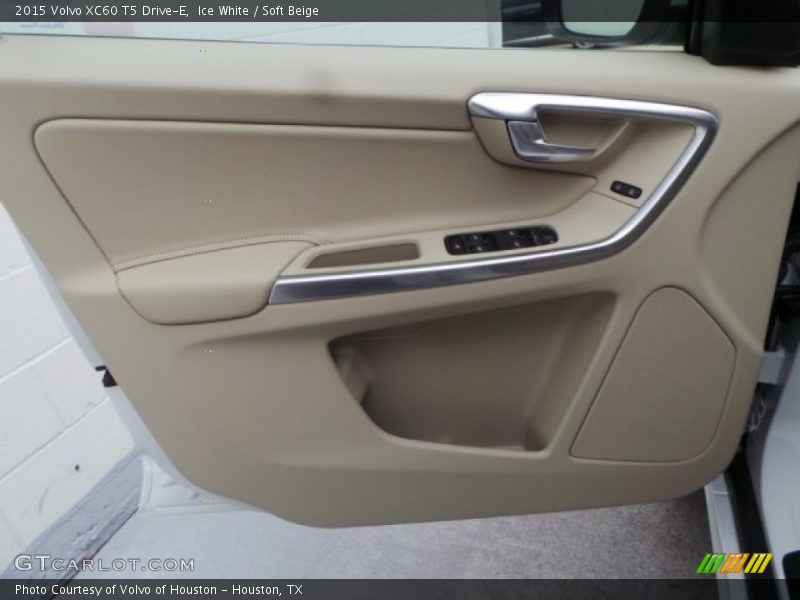 Ice White / Soft Beige 2015 Volvo XC60 T5 Drive-E