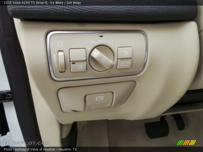 Ice White / Soft Beige 2015 Volvo XC60 T5 Drive-E