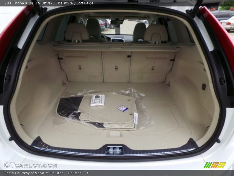 Ice White / Soft Beige 2015 Volvo XC60 T5 Drive-E