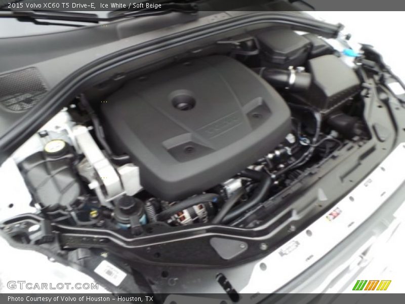 Ice White / Soft Beige 2015 Volvo XC60 T5 Drive-E
