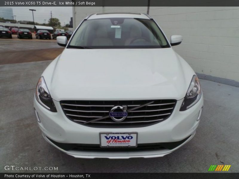 Ice White / Soft Beige 2015 Volvo XC60 T5 Drive-E