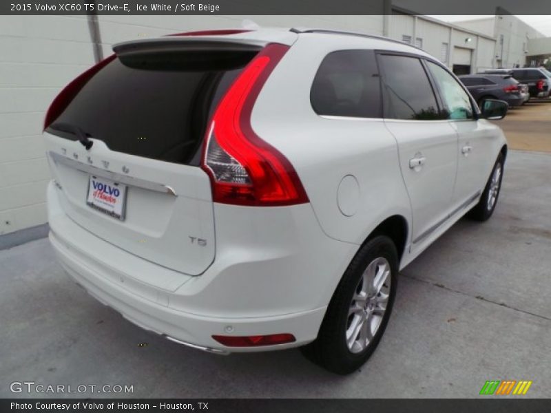 Ice White / Soft Beige 2015 Volvo XC60 T5 Drive-E