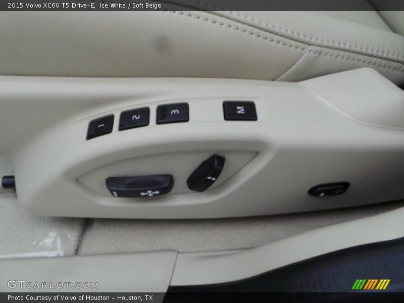 Ice White / Soft Beige 2015 Volvo XC60 T5 Drive-E