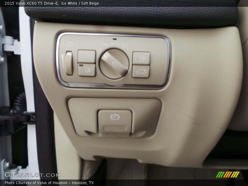 Ice White / Soft Beige 2015 Volvo XC60 T5 Drive-E